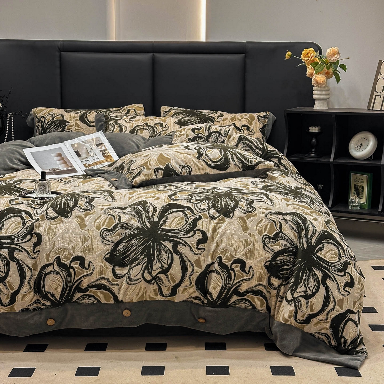 91家纺网 家纺一手货源 找家纺 晚爱家纺（原晚安家居） 2025新款宽边纽扣款雕花绒四件套烂花立体雕花牛奶绒 优雅花卉-灰