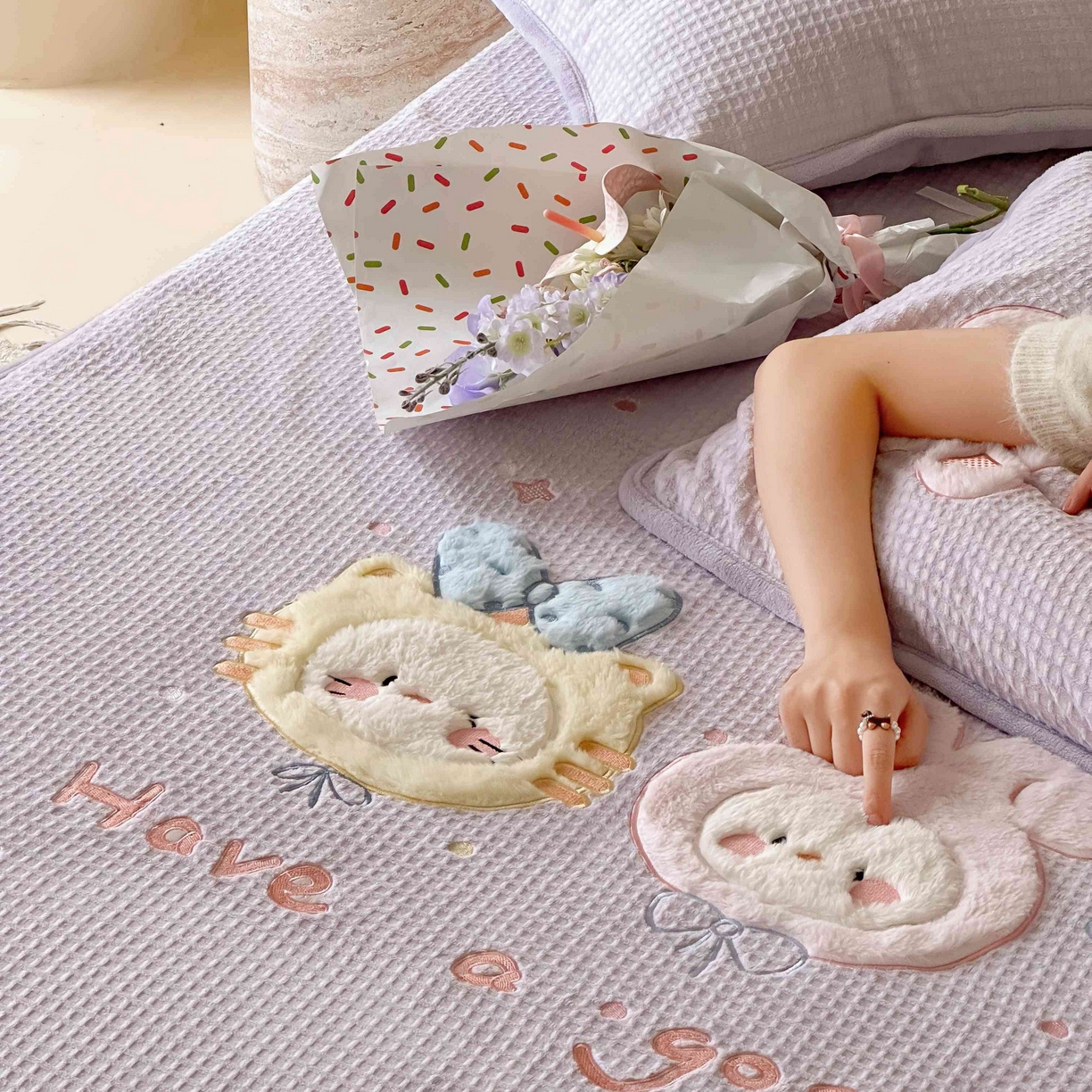 91家纺网 家纺一手货源 找家纺 Sweet dreams甜梦 2025新款华夫格绒兔毛贴布床笠三件套 小动物紫