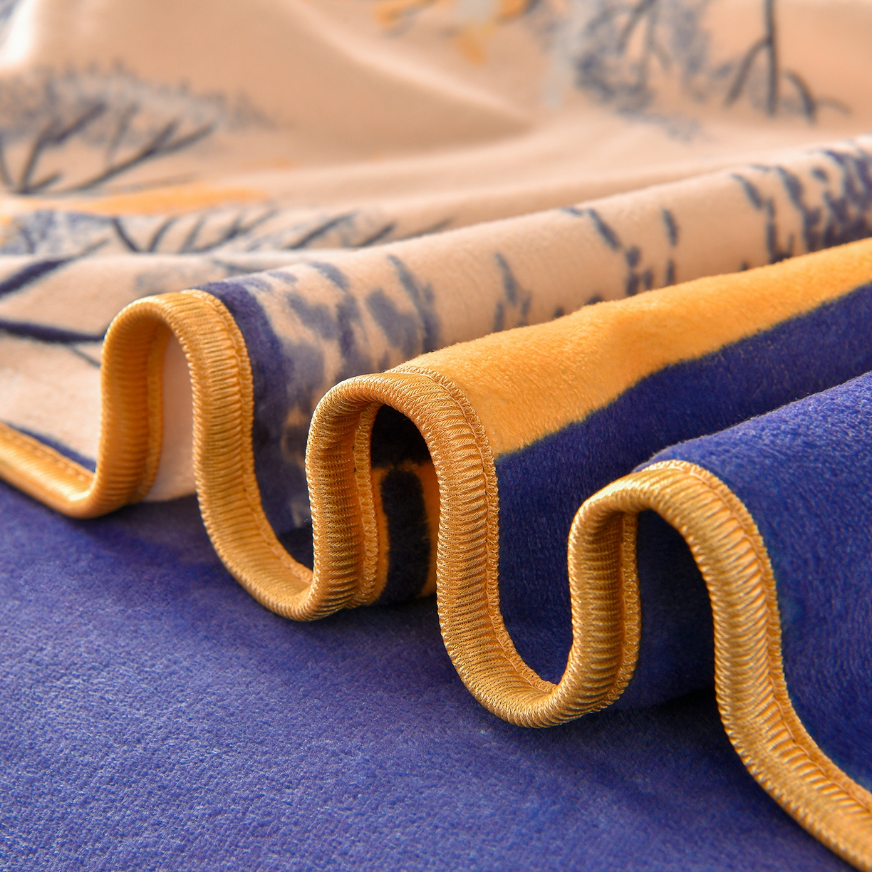 91家纺网 家纺一手货源 找家纺 赛丽雅 2025新款牛奶绒床裙四件套8-9斤法莱绒直播爆款日产2万套 富贵树-蓝