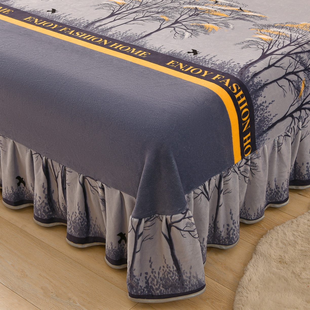 91家纺网 家纺一手货源 找家纺 赛丽雅 2025新款牛奶绒床裙四件套8-9斤法莱绒直播爆款日产2万套 富贵树--灰