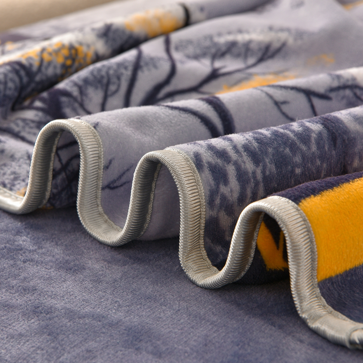 91家纺网 家纺一手货源 找家纺 赛丽雅 2025新款牛奶绒床裙四件套8-9斤法莱绒直播爆款日产2万套 富贵树--灰