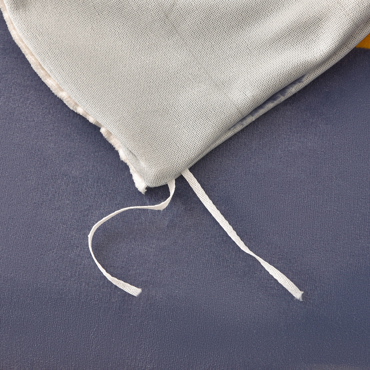 91家纺网 家纺一手货源 找家纺 赛丽雅 2025新款牛奶绒床裙四件套8-9斤法莱绒直播爆款日产2万套 富贵树--灰