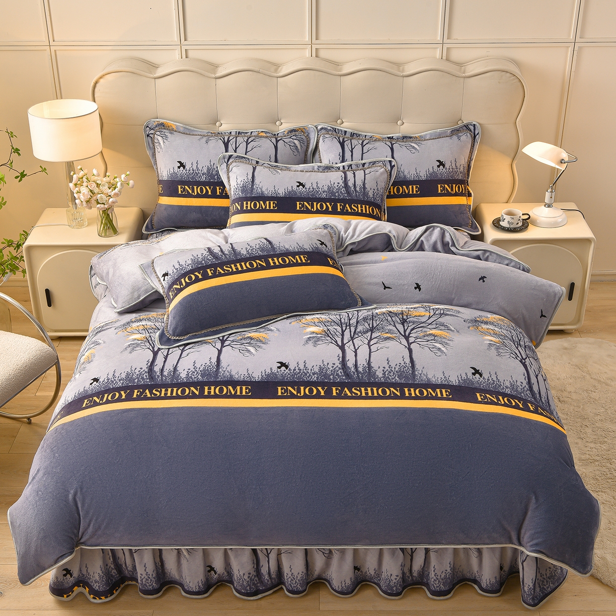 91家纺网 家纺一手货源 找家纺 赛丽雅 2025新款牛奶绒床裙四件套8-9斤法莱绒直播爆款日产2万套 富贵树--灰