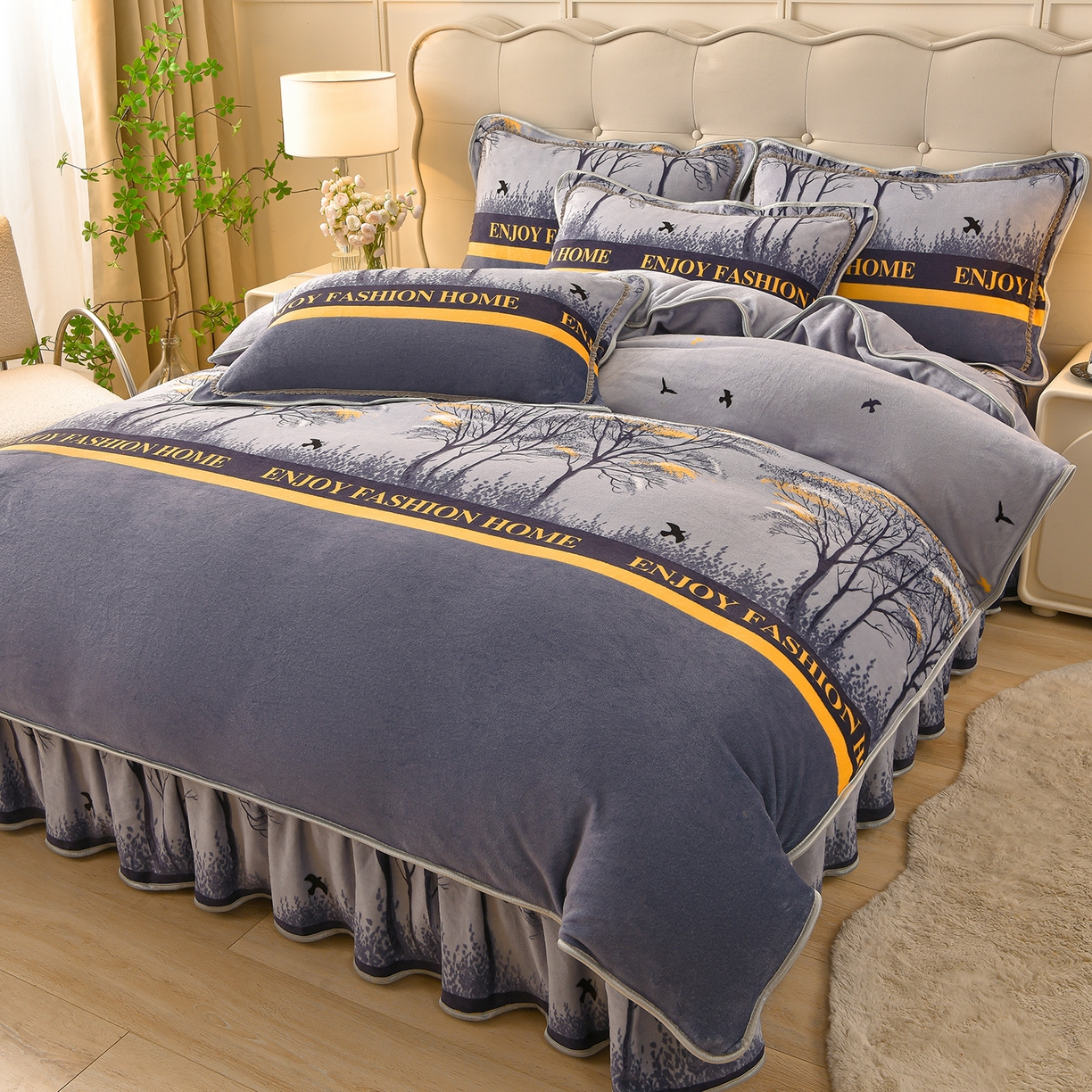 91家纺网 家纺一手货源 找家纺 赛丽雅 2025新款牛奶绒床裙四件套8-9斤法莱绒直播爆款日产2万套 富贵树--灰