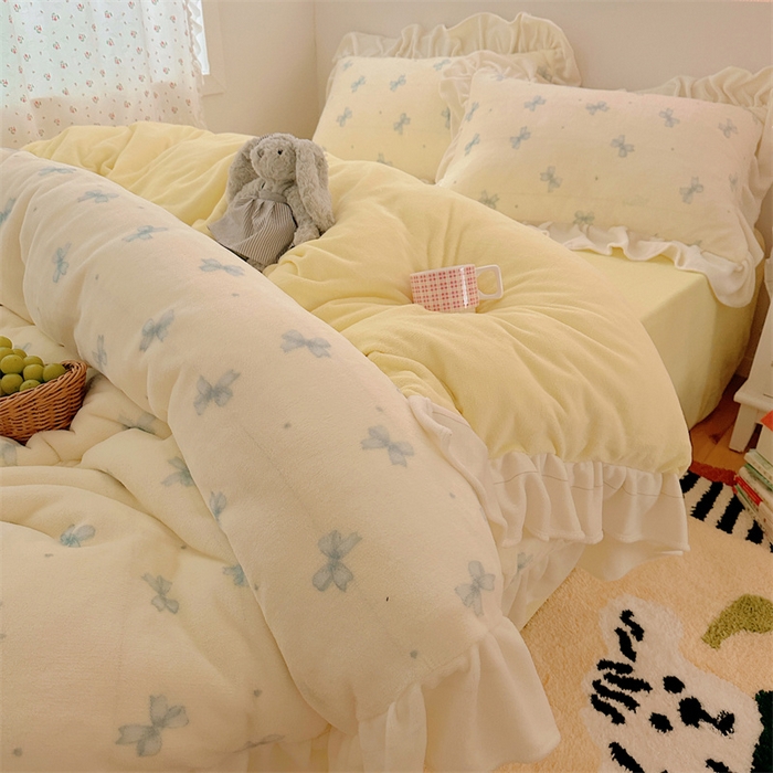 91家纺网 家纺一手货源 找家纺 繁花家居 2025软糯高克重牛奶绒花边款四件套 蝴蝶来信