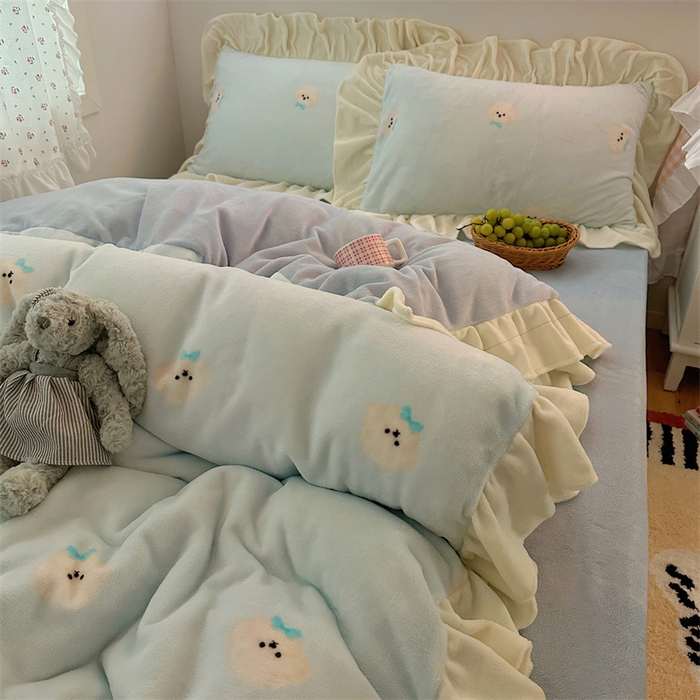 91家纺网 家纺一手货源 找家纺 繁花家居 2025软糯高克重牛奶绒花边款四件套 奶酪狗狗