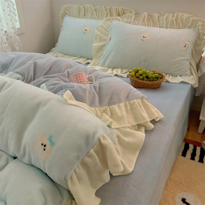 91家纺网 家纺一手货源 找家纺 繁花家居 2025软糯高克重牛奶绒花边款四件套 奶酪狗狗