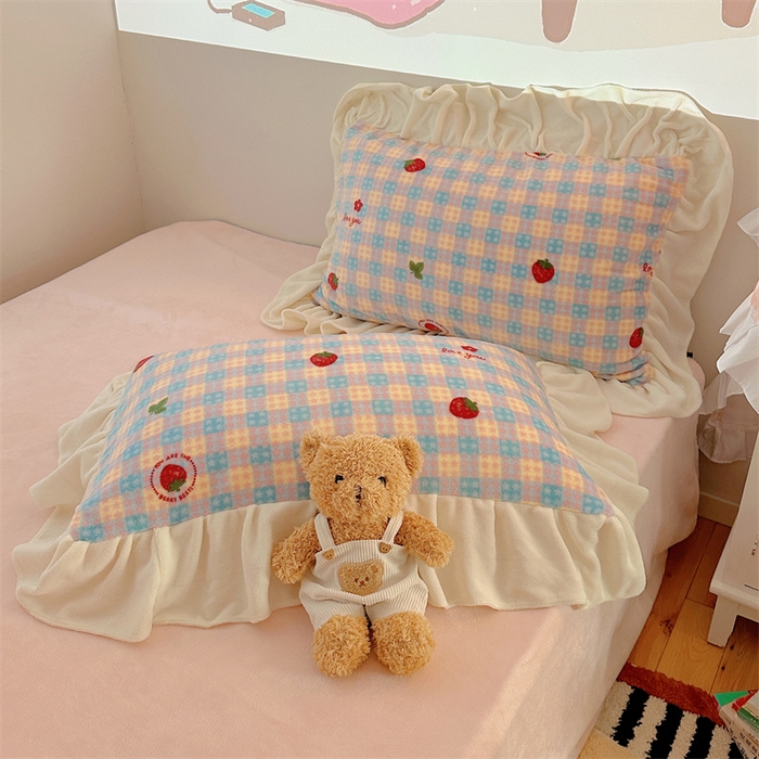 91家纺网 家纺一手货源 找家纺 繁花家居 2025软糯高克重牛奶绒花边款四件套 草莓奶朵