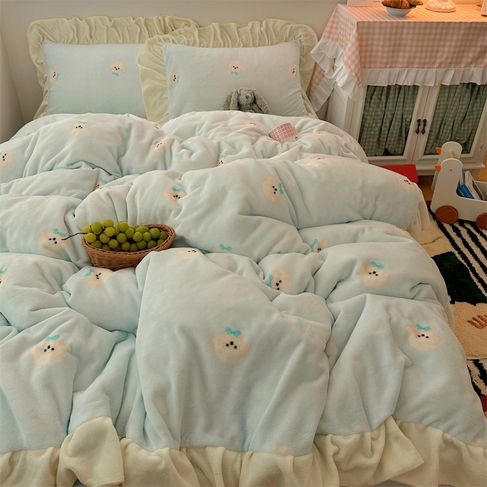 91家纺网 家纺一手货源 找家纺 繁花家居 2025软糯高克重牛奶绒花边款四件套 奶酪狗狗