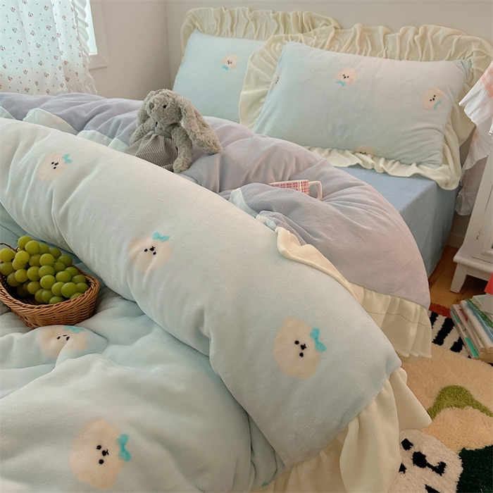 91家纺网 家纺一手货源 找家纺 繁花家居 2025软糯高克重牛奶绒花边款四件套 奶酪狗狗