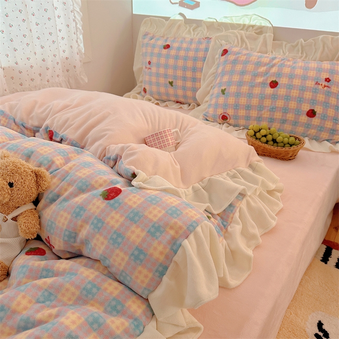 繁花家居 2025软糯高克重牛奶绒花边款四件套 草莓奶朵