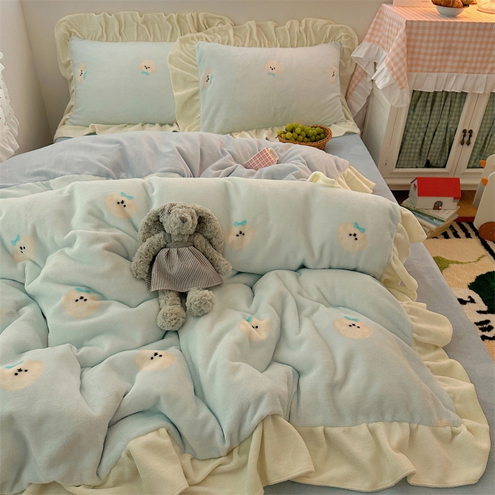 91家纺网 家纺一手货源 找家纺 繁花家居 2025软糯高克重牛奶绒花边款四件套 奶酪狗狗