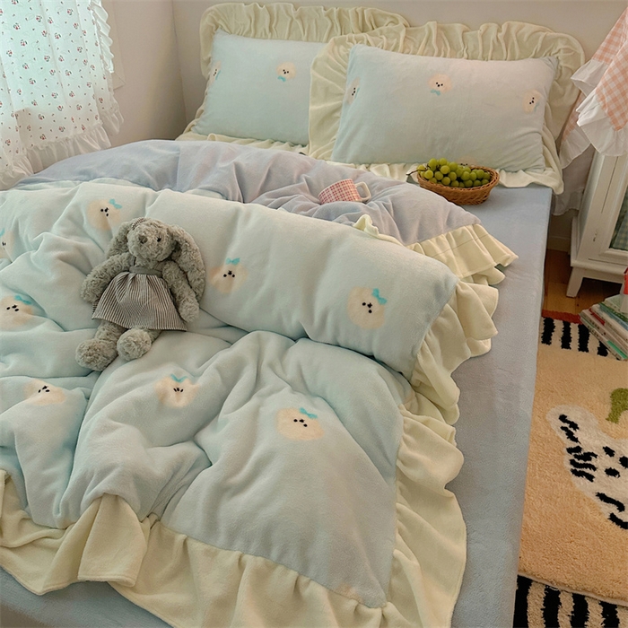 91家纺网 家纺一手货源 找家纺 繁花家居 2025软糯高克重牛奶绒花边款四件套 奶酪狗狗