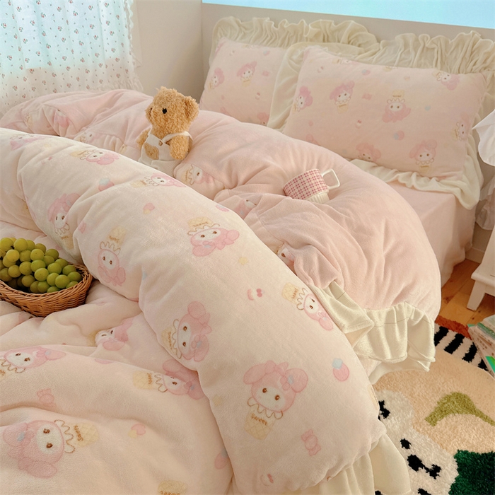 91家纺网 家纺一手货源 找家纺 繁花家居 2025软糯高克重牛奶绒花边款四件套 糯叽小喵