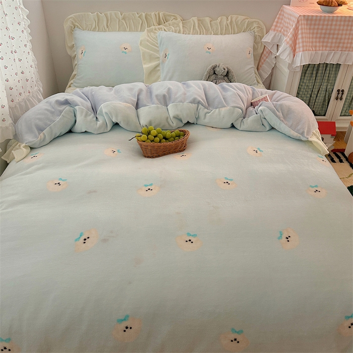 91家纺网 家纺一手货源 找家纺 繁花家居 2025软糯高克重牛奶绒花边款四件套 奶酪狗狗