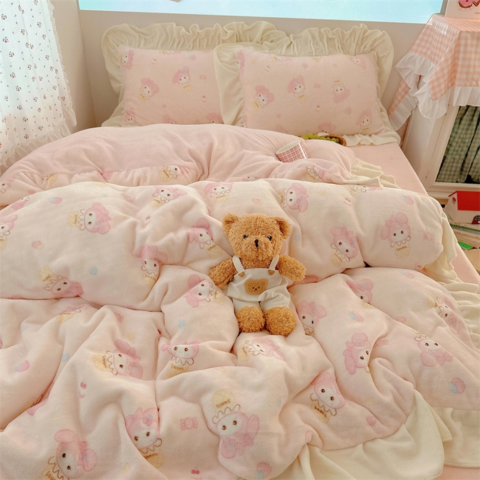 91家纺网 家纺一手货源 找家纺 繁花家居 2025软糯高克重牛奶绒花边款四件套 糯叽小喵