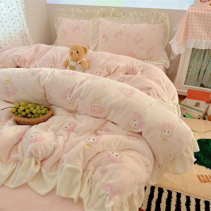 91家纺网 家纺一手货源 找家纺 繁花家居 2025软糯高克重牛奶绒花边款四件套 糯叽小喵