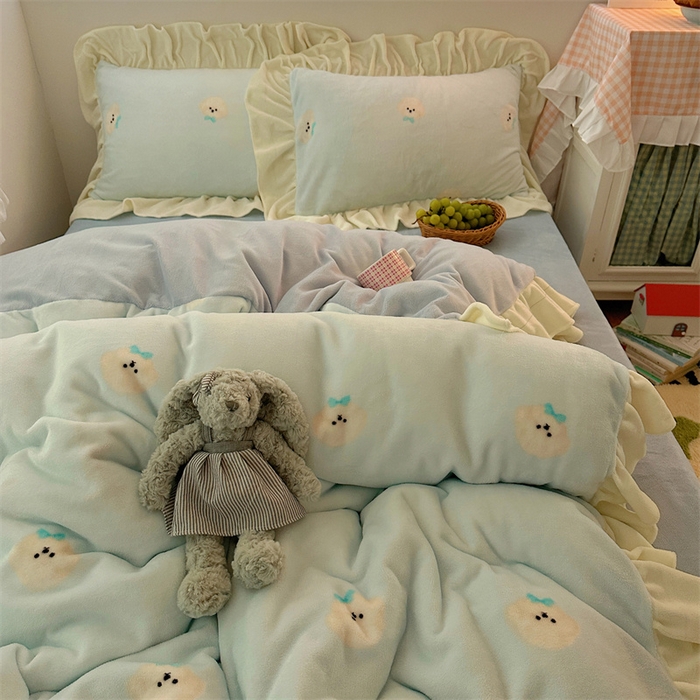 91家纺网 家纺一手货源 找家纺 繁花家居 2025软糯高克重牛奶绒花边款四件套 奶酪狗狗