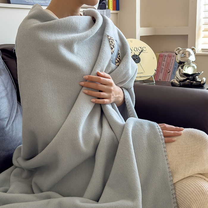 91家纺网 家纺一手货源 找家纺 合纵跨境工厂 2025秋冬新款加厚可机洗羊棉绒贝壳边毛毯冬季保暖盖毯跨境外贸JIT一件代发 雾空蓝