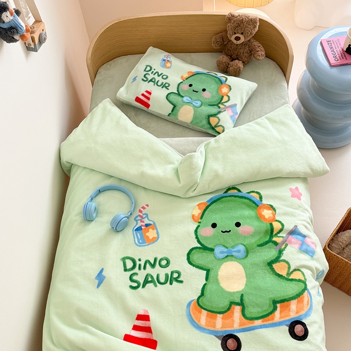 91家纺网 家纺一手货源 找家纺 （总）嗨生活 2025新款牛奶绒数码印花原创大版卡通幼儿园套件幼儿园三件套