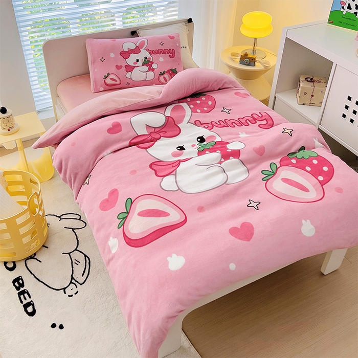 91家纺网 家纺一手货源 找家纺 嗨生活 2025新款牛奶绒数码印花原创大版卡通幼儿园套件幼儿园三件套 乖乖兔