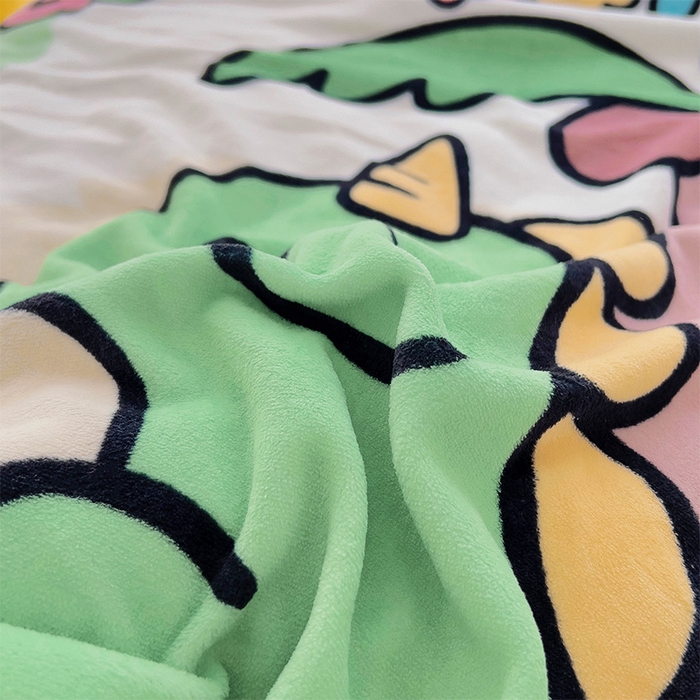 91家纺网 家纺一手货源 找家纺 嗨生活 2025新款牛奶绒数码印花原创大版卡通幼儿园套件幼儿园三件套 卡通小恐龙