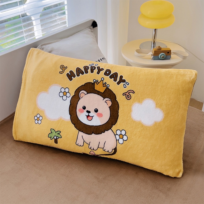 91家纺网 家纺一手货源 找家纺 嗨生活 2025新款牛奶绒数码印花原创大版卡通幼儿园套件幼儿园三件套 可爱狮子