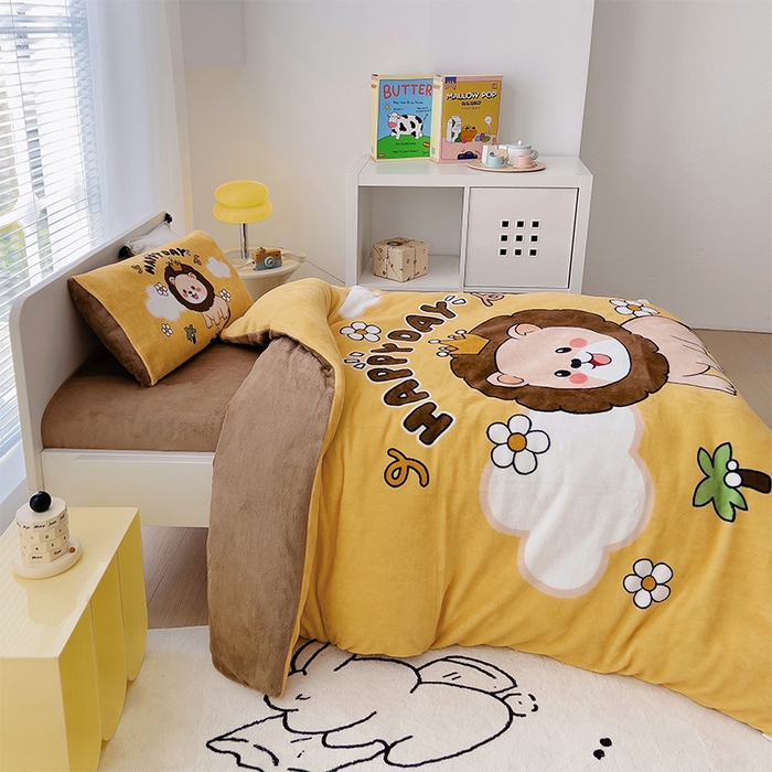 91家纺网 家纺一手货源 找家纺 嗨生活 2025新款牛奶绒数码印花原创大版卡通幼儿园套件幼儿园三件套 可爱狮子