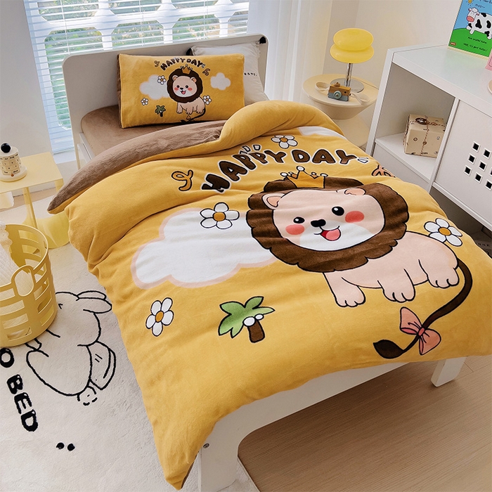 91家纺网 家纺一手货源 找家纺 嗨生活 2025新款牛奶绒数码印花原创大版卡通幼儿园套件幼儿园三件套 可爱狮子