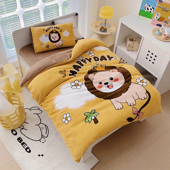 91家纺网 家纺一手货源 找家纺 嗨生活 2025新款牛奶绒数码印花原创大版卡通幼儿园套件幼儿园三件套 可爱狮子