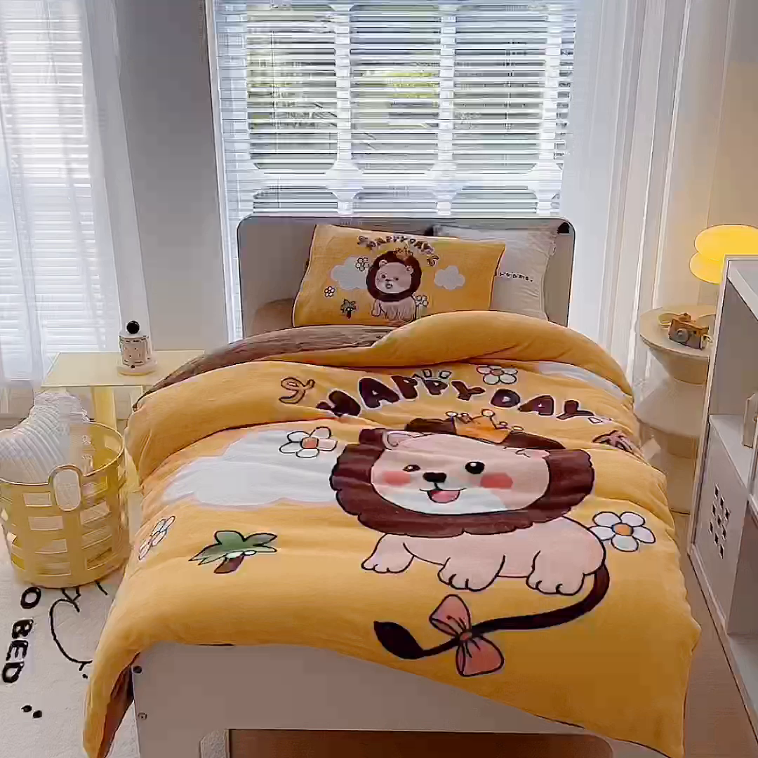 91家纺网 家纺一手货源 找家纺 嗨生活 2025新款牛奶绒数码印花原创大版卡通幼儿园套件幼儿园三件套 可爱狮子