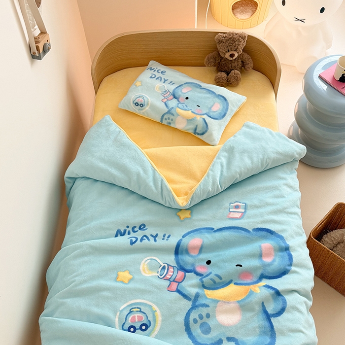 嗨生活 2025新款牛奶绒数码印花原创大版卡通幼儿园套件幼儿园三件套 快乐小象