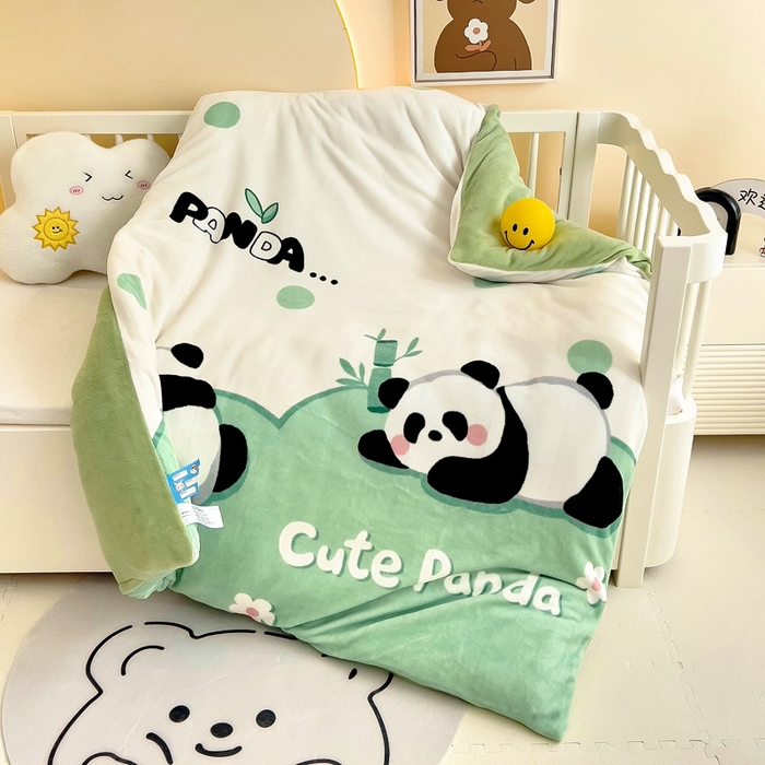 91家纺网 家纺一手货源 找家纺 嗨生活 2025新款牛奶绒数码印花原创大版卡通幼儿园套件幼儿园三件套 快乐熊猫