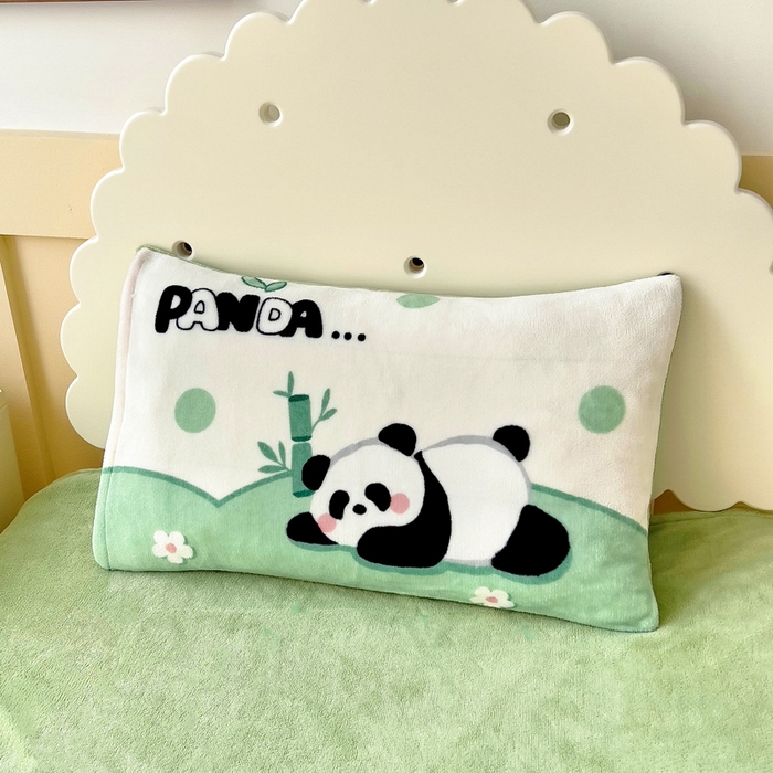 91家纺网 家纺一手货源 找家纺 嗨生活 2025新款牛奶绒数码印花原创大版卡通幼儿园套件幼儿园三件套 快乐熊猫