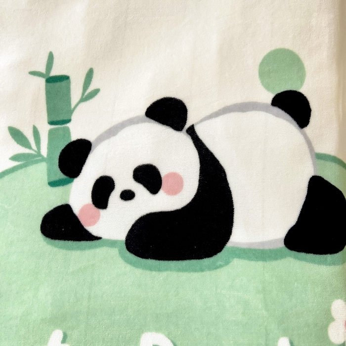 91家纺网 家纺一手货源 找家纺 嗨生活 2025新款牛奶绒数码印花原创大版卡通幼儿园套件幼儿园三件套 快乐熊猫