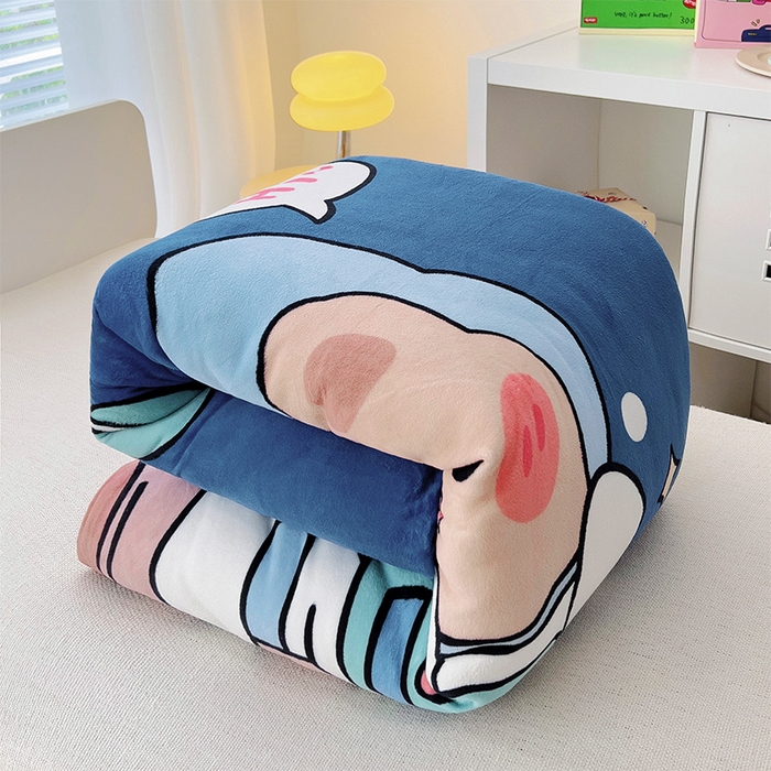 91家纺网 家纺一手货源 找家纺 嗨生活 2025新款牛奶绒数码印花原创大版卡通幼儿园套件幼儿园三件套 快乐宇航熊