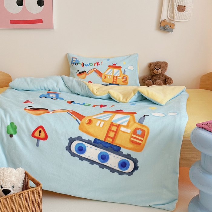 91家纺网 家纺一手货源 找家纺 嗨生活 2025新款牛奶绒数码印花原创大版卡通幼儿园套件幼儿园三件套 蓝色挖掘