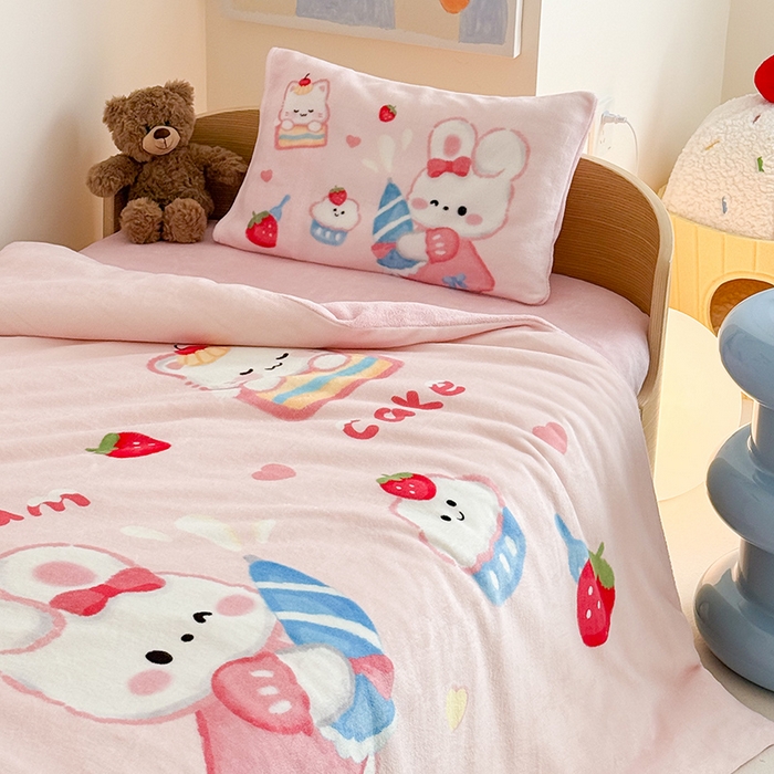 91家纺网 家纺一手货源 找家纺 嗨生活 2025新款牛奶绒数码印花原创大版卡通幼儿园套件幼儿园三件套 萌小兔