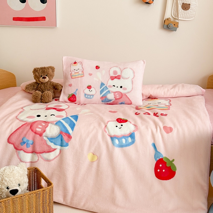 91家纺网 家纺一手货源 找家纺 嗨生活 2025新款牛奶绒数码印花原创大版卡通幼儿园套件幼儿园三件套 萌小兔