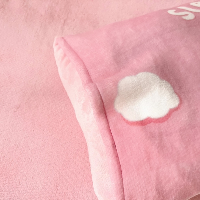 91家纺网 家纺一手货源 找家纺 嗨生活 2025新款牛奶绒数码印花原创大版卡通幼儿园套件幼儿园三件套 暖羊羊