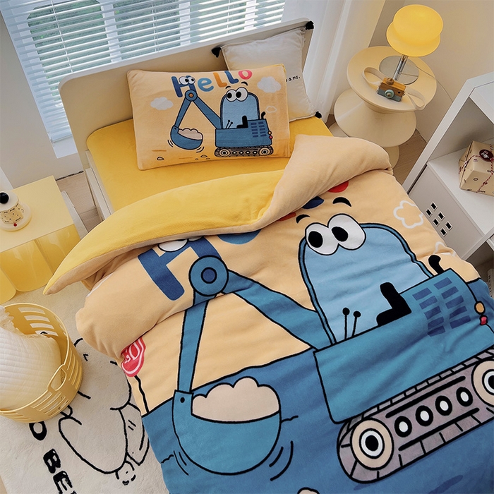 91家纺网 家纺一手货源 找家纺 嗨生活 2025新款牛奶绒数码印花原创大版卡通幼儿园套件幼儿园三件套 挖掘机