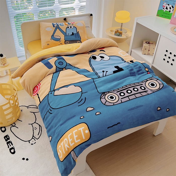 91家纺网 家纺一手货源 找家纺 嗨生活 2025新款牛奶绒数码印花原创大版卡通幼儿园套件幼儿园三件套 挖掘机