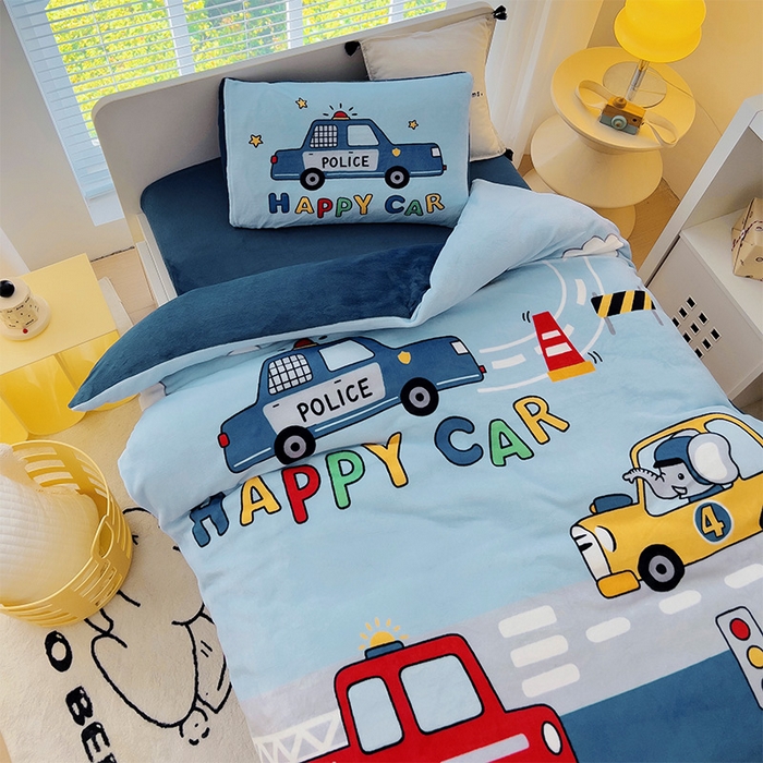 91家纺网 家纺一手货源 找家纺 嗨生活 2025新款牛奶绒数码印花原创大版卡通幼儿园套件幼儿园三件套 消防警车