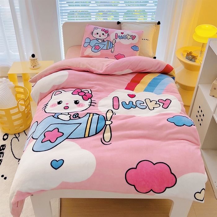 嗨生活 2025新款牛奶绒数码印花原创大版卡通幼儿园套件幼儿园三件套 幸运猫