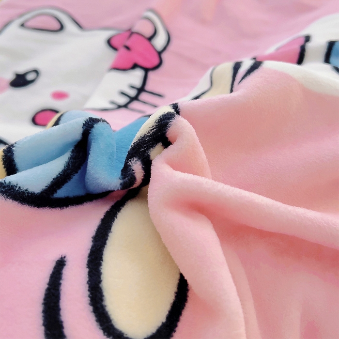 91家纺网 家纺一手货源 找家纺 嗨生活 2025新款牛奶绒数码印花原创大版卡通幼儿园套件幼儿园三件套 幸运猫