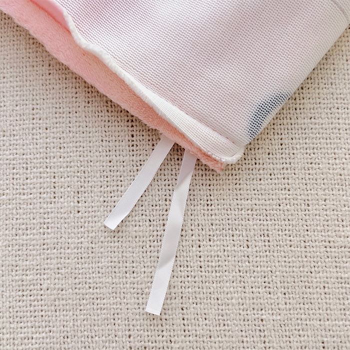 91家纺网 家纺一手货源 找家纺 嗨生活 2025新款牛奶绒数码印花原创大版卡通幼儿园套件幼儿园三件套 幸运猫