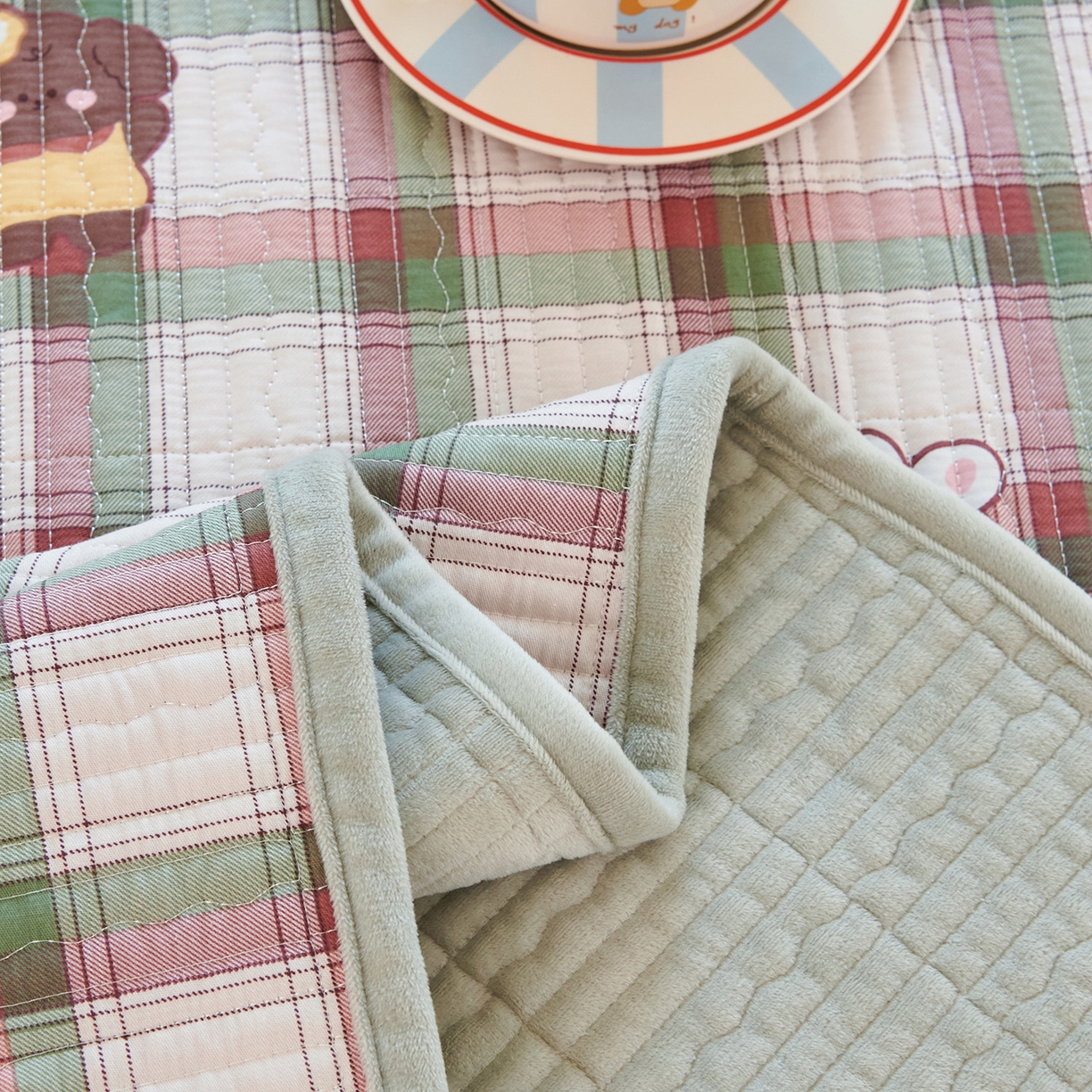 91家纺网 家纺一手货源 找家纺 缔锦家纺 2025新款高克重全棉柔软绒床盖三件套 奶芙兔兔