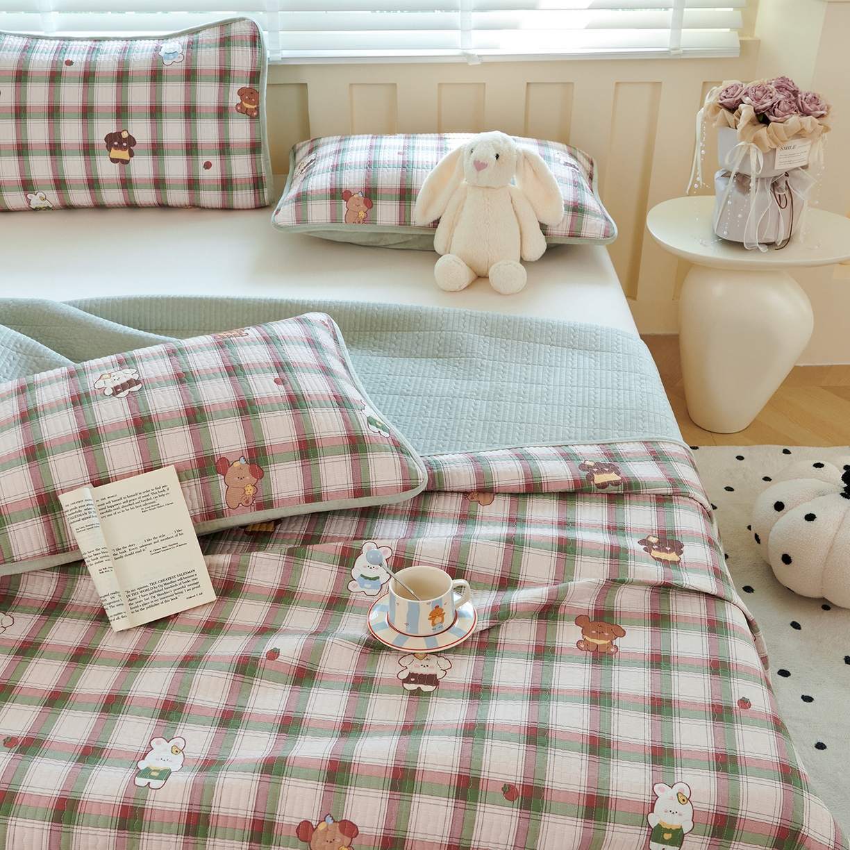 91家纺网 家纺一手货源 找家纺 缔锦家纺 2025新款高克重全棉柔软绒床盖三件套 奶芙兔兔