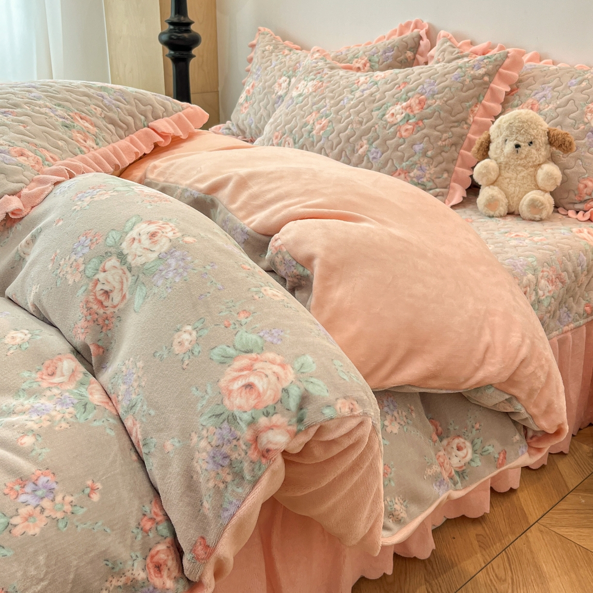 91家纺网 家纺一手货源 找家纺 金梦家居 2025新款高克重牛奶绒床盖四件套 暗香玫瑰