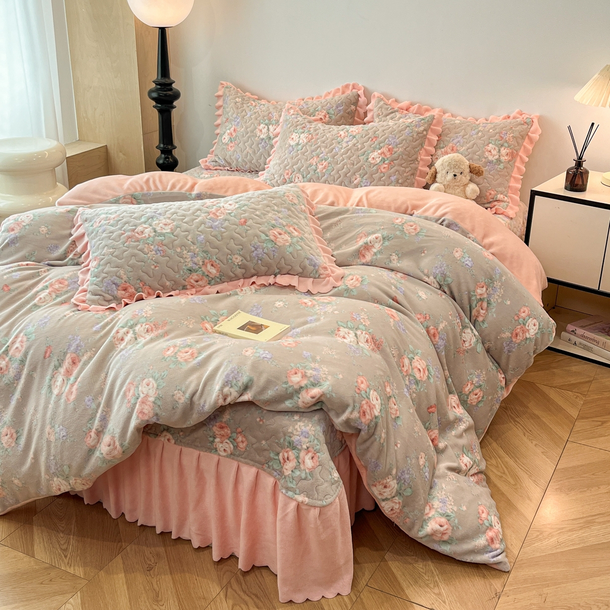 91家纺网 家纺一手货源 找家纺 金梦家居 2025新款高克重牛奶绒床盖四件套 暗香玫瑰